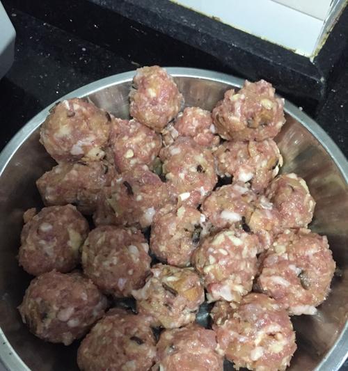 肉丸蝴蝶面的制作方法（手工制作美味蝴蝶面的技巧）