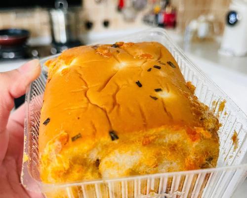 美味可口的肉松奶酪培根面包（简单易学的自制面包）