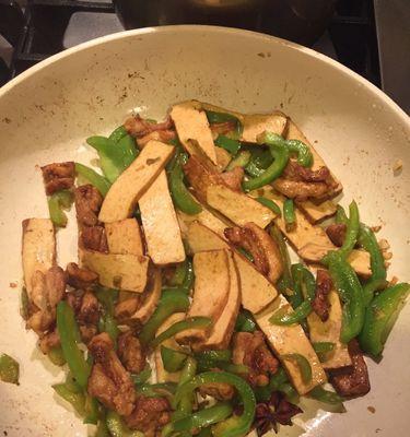 美味肉丝香干的做法（一道简单又美味的家常菜）