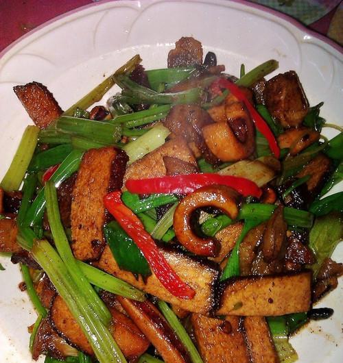 美味肉丝香干炒大蒜（蒜香四溢）