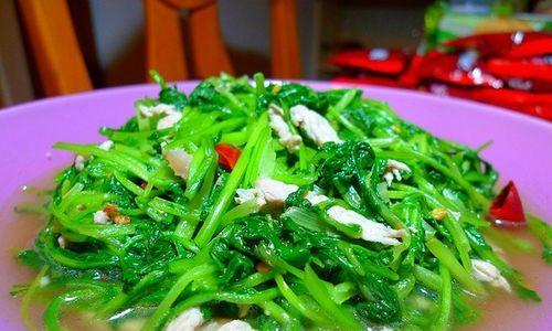 美食天堂——肉丝蔬菜炒粿条（健康美味的家常菜）