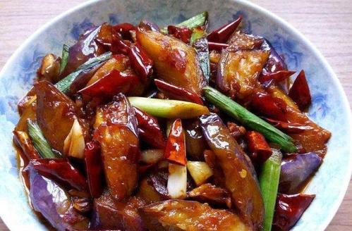 家常美食——肉丝烧茄子（快手美味）