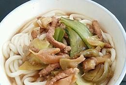 鲜美肉丝面青菜，轻松做出家常美味（家常美食）