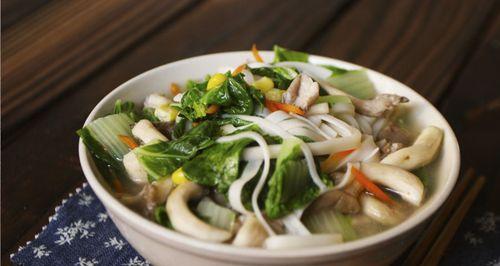 鲜美肉丝面青菜，轻松做出家常美味（家常美食）