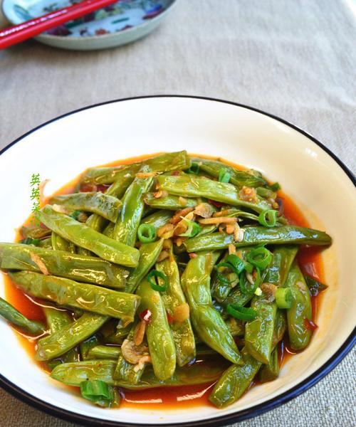美味四季豆的烹饪技巧（用肉丝辣椒丝炒出四季豆的健康美味）