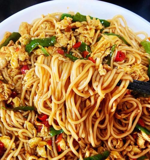 美味肉丝酱拌面的制作方法（快手做法教你轻松拥有美味口感）