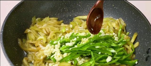 家常美食-肉丝蚝油茄丝（简单易学）