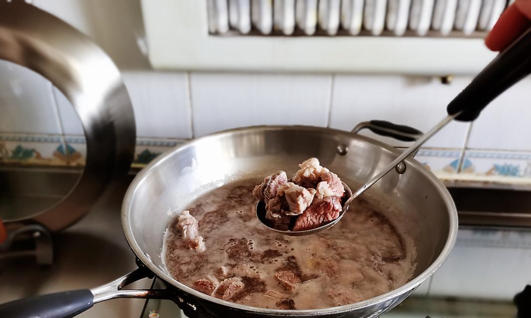 清汤牛肉炖萝卜的做法（口感鲜美）