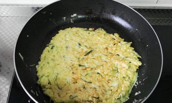 清爽黄瓜饼的制作方法（健康美味的素食小吃）