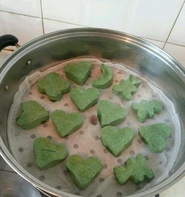 清明糍粑的制作方法（传统美食的制作过程和历史渊源）