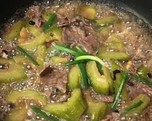 清凉解毒的凉瓜炒牛肉（夏日菜谱）