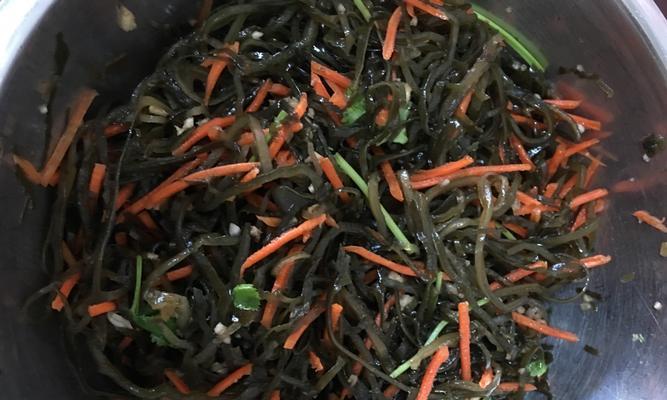 清炖猪尾海带的制作方法（美味清香的营养佳肴）