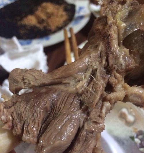 清炖羊排玉米的做法（如何烹制一道美味的清炖羊排玉米菜品）