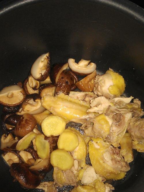 清炖香菇土鸡做法（健康美味的家常菜）