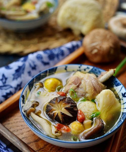 清炖香菇土鸡做法（健康美味的家常菜）