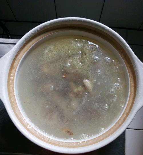 健康生活从清炖土鸡汤开始（以土鸡为主料）
