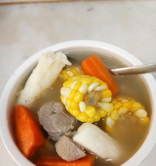 清炖胡萝卜玉米排骨的做法（家常营养又美味）