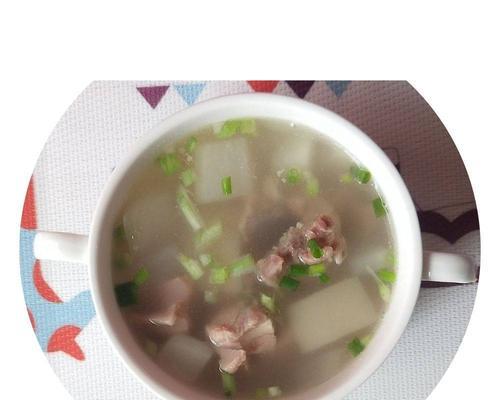 滋补养生必备——清炖大骨头萝卜汤（家常营养菜谱）