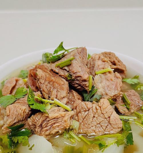 清炖白萝卜牛腩汤的做法（家常美味）