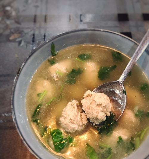 清淡圆子汤的做法（家常小菜）