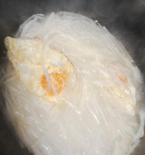 以新鲜萝卜、瘦肉为主材，清香开胃的营养汤（以新鲜萝卜、瘦肉为主材）
