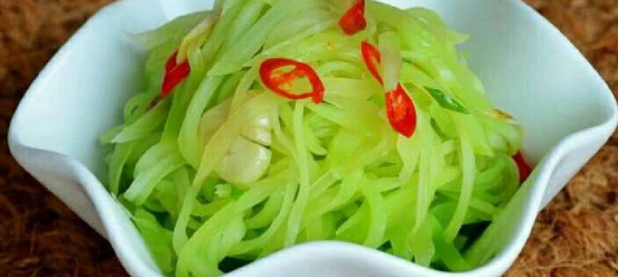 清炒莴笋丝，清爽可口的健康美食（用鲜嫩的莴笋）
