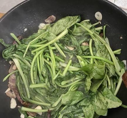 清炒青菜心的做法（健康简单的素菜美食）