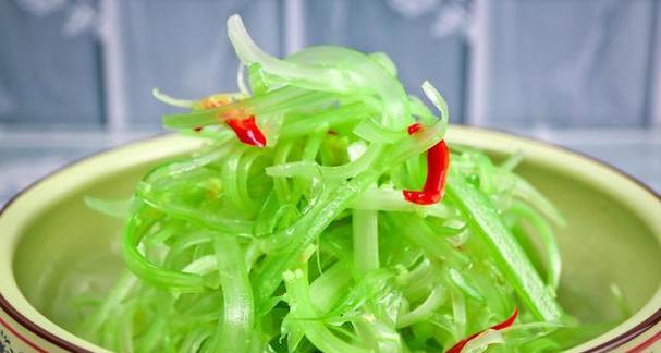 清炒芹菜，青涩满满（回味少年时光）