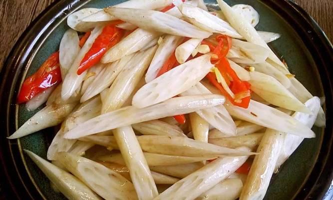 清炒藕带的做法（美味健康的家常菜）