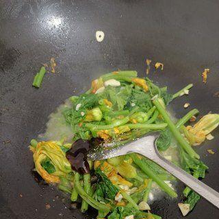 清炒南瓜花的做法（健康美味）