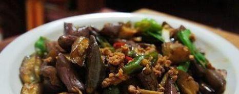 清炒花茄子的做法（美味又简单的家常菜）