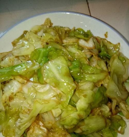 爆炒手撕包菜怎么做？步骤和技巧有哪些？