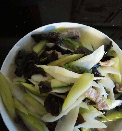 爆炒茭白怎么做？步骤和技巧有哪些？