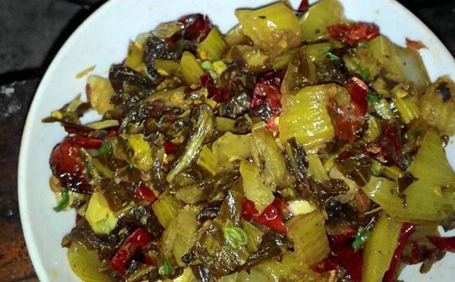 爆炒侗家酸肉怎么做？步骤和技巧有哪些？