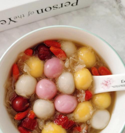 手把手教你制作美味小汤圆（自制小汤圆，做出口感Q弹、味道香甜的传统美食）