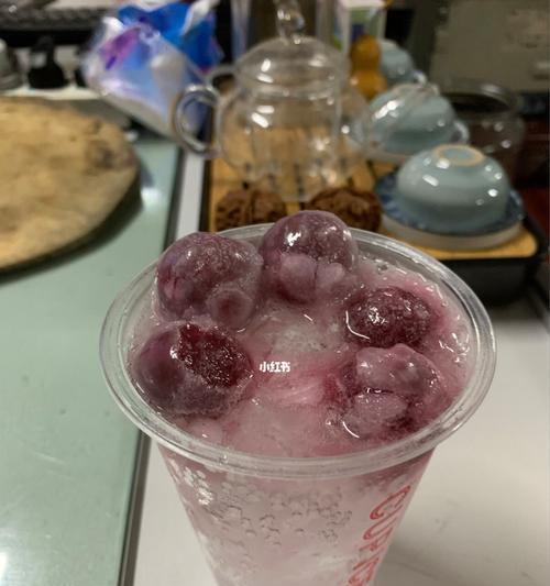 自制网红葡萄冰，轻松享受夏日清凉（传授家庭DIY葡萄冰的方法，自然健康无添加）