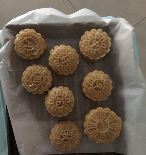 自制莲蓉陷适合月饼陷的做法是什么？如何确保莲蓉陷的口感和质量？