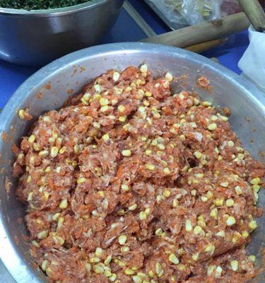 玉米胡萝卜猪肉饺子怎么做？步骤和技巧有哪些？
