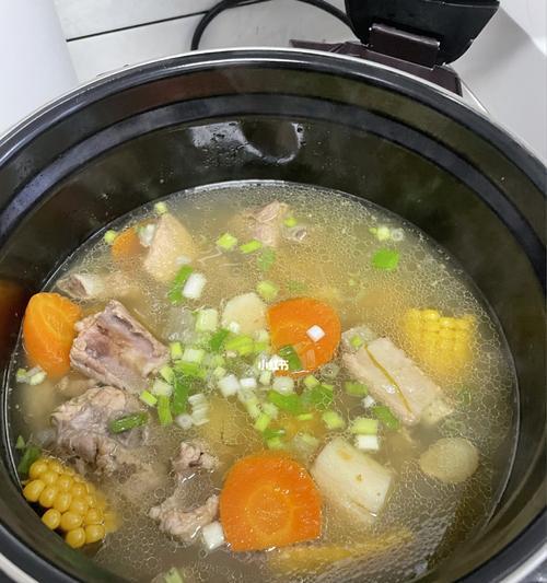 玉米胡萝卜猪骨汤怎么做？有哪些健康益处？