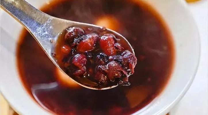 玉米红豆汤的做法是什么？有哪些健康益处？
