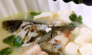 鱼头炖豆腐怎么做？步骤和技巧有哪些？