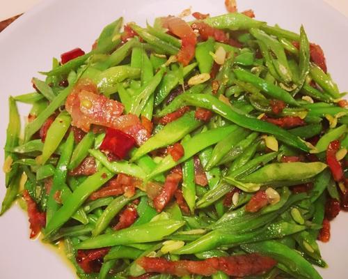 鱼饼炒豆角怎么做？步骤和技巧有哪些？