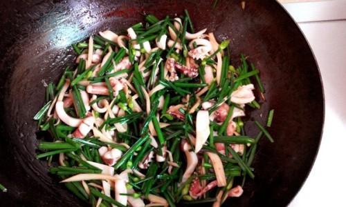 鱿鱼炒韭苔怎么做？步骤和技巧有哪些？