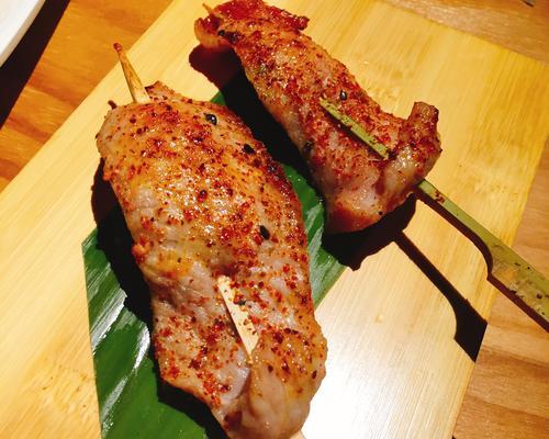 油炸嫩鸡皮的做法是什么？如何保证鸡皮外酥里嫩？