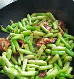 油炸豆角的做法是什么？如何制作出外酥里嫩的口感？