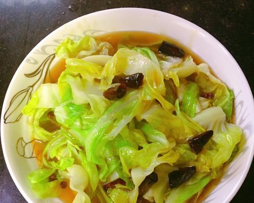 油渣莲白怎么做？有哪些步骤和技巧？
