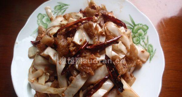 油渣炒莲白怎么做？步骤和技巧有哪些？