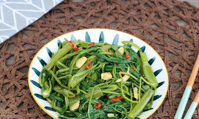 油渣炒空心菜根的做法是什么？如何炒出鲜嫩可口的空心菜根？