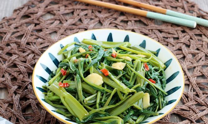 油渣炒空心菜根的做法是什么？如何炒出鲜嫩可口的空心菜根？