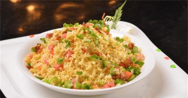 蟹子虾米蛋炒饭怎么做？详细步骤和技巧是什么？